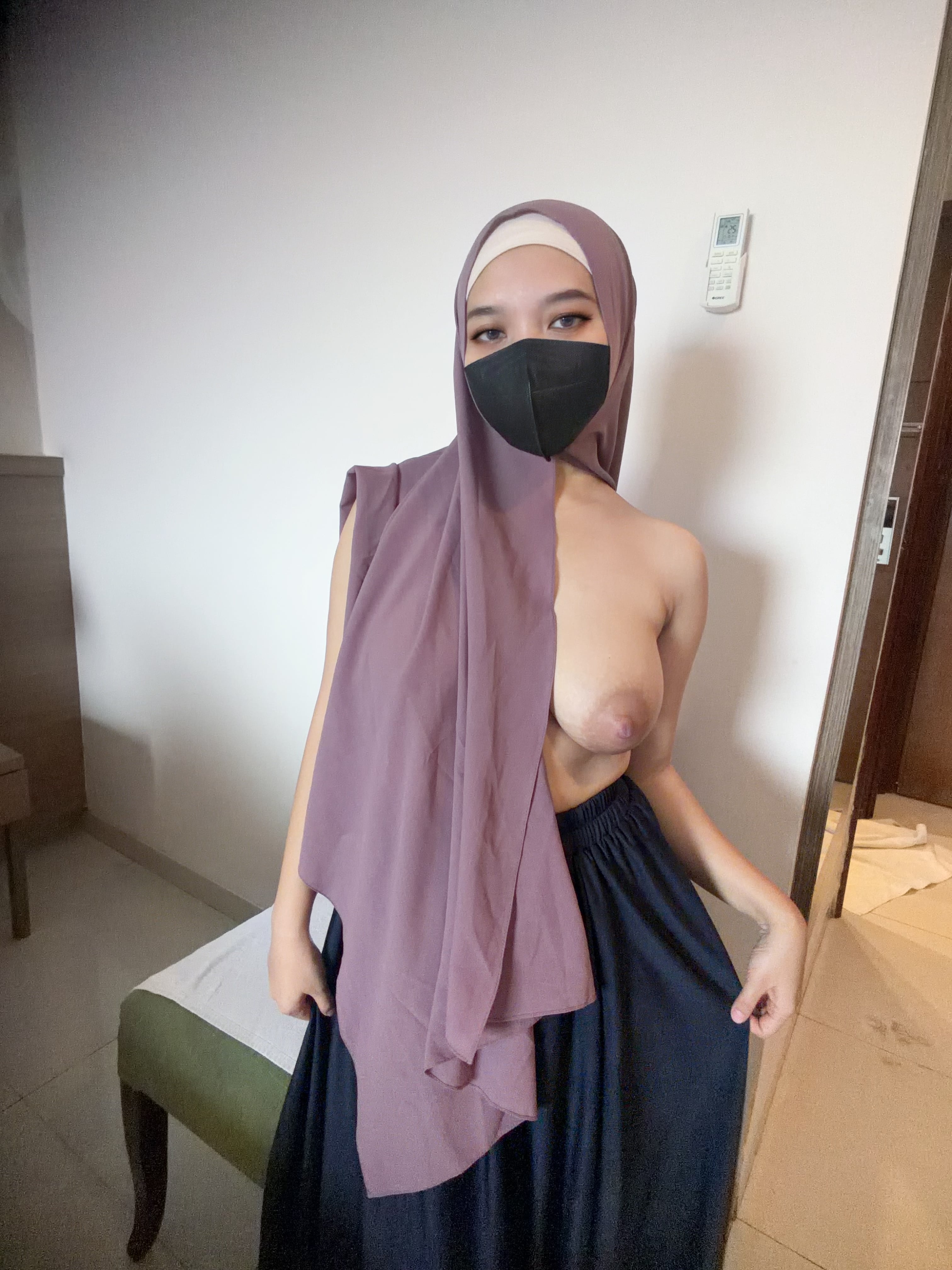 Muslim Milf Hijabi Tease: Exclusive OnlyFans Leaks