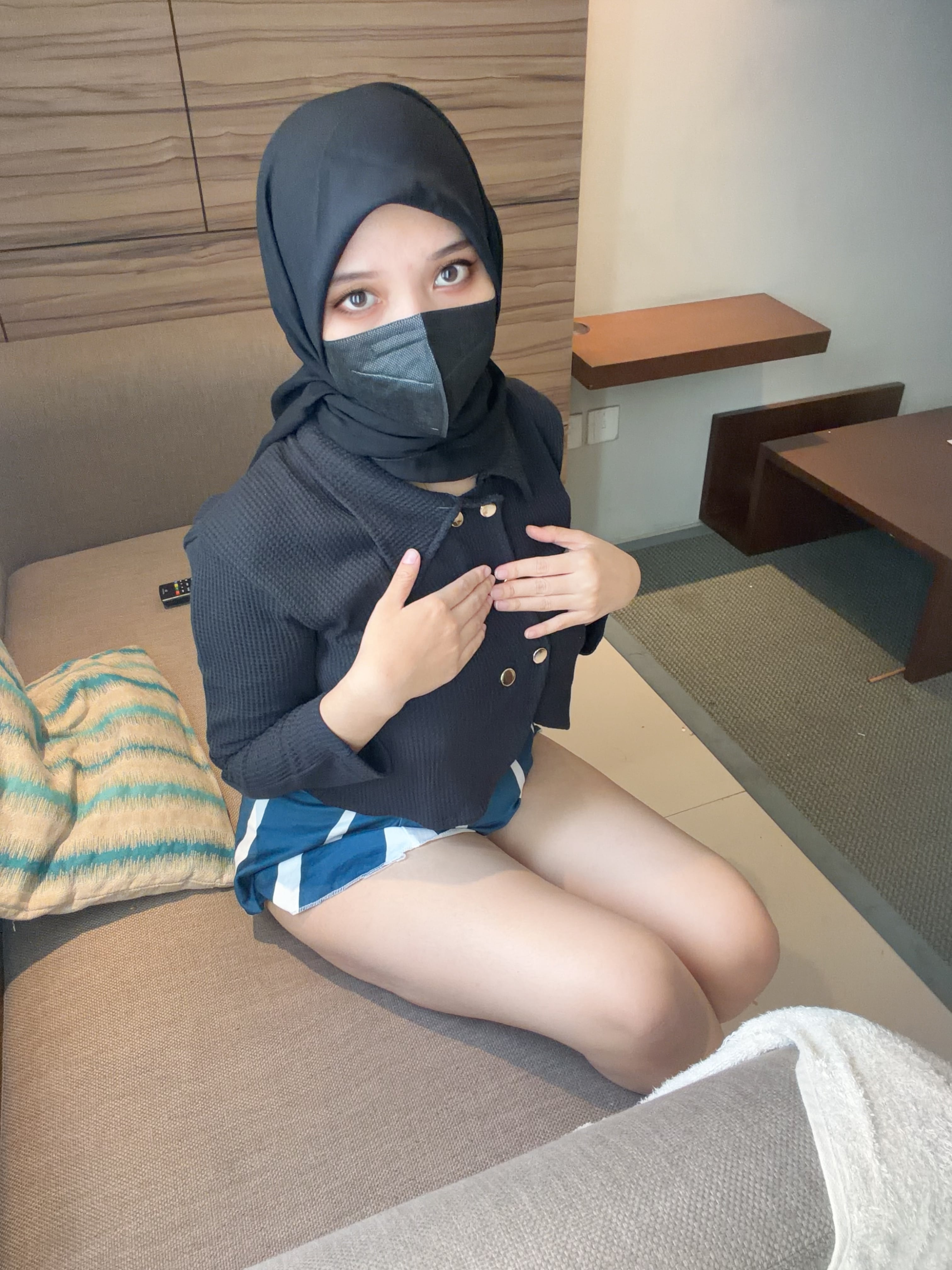 Stunning Muslim Milf in Hijab Exposes Her Soft Tits for a Massive Cock
