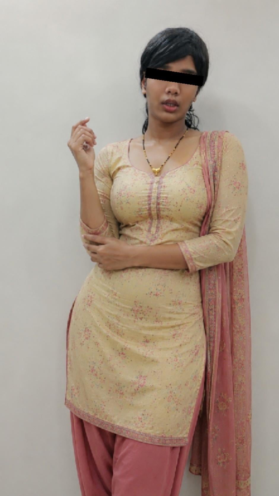 Mature Housewife Aesthetic — Confident MILF Gallery in Classic Style