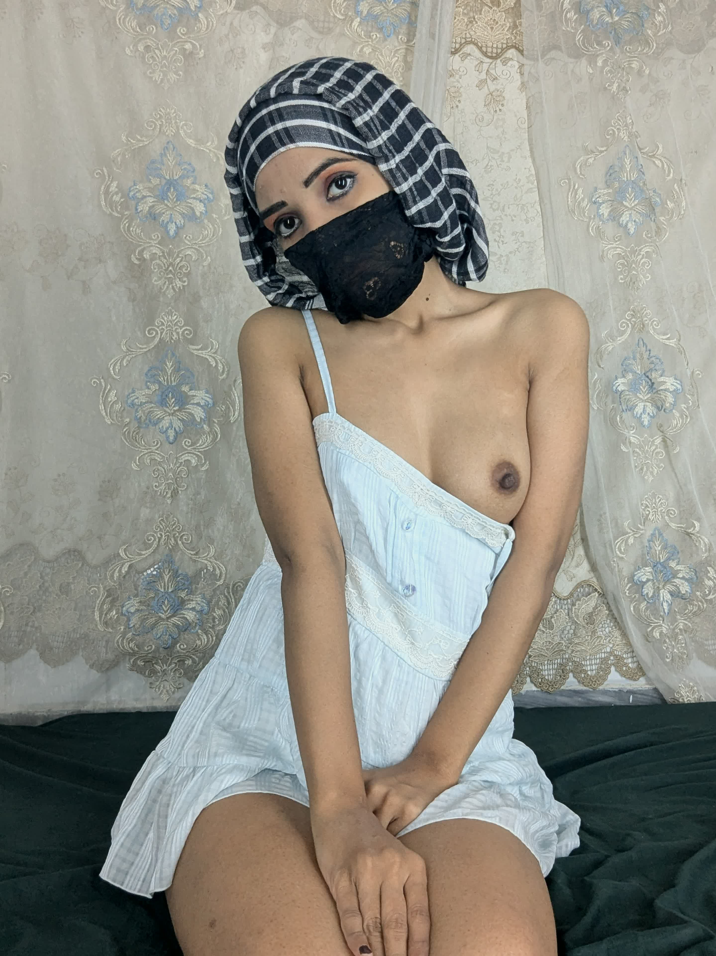 Elegant Mature in Eid-Inspired Attire — Refined MILF Gallery