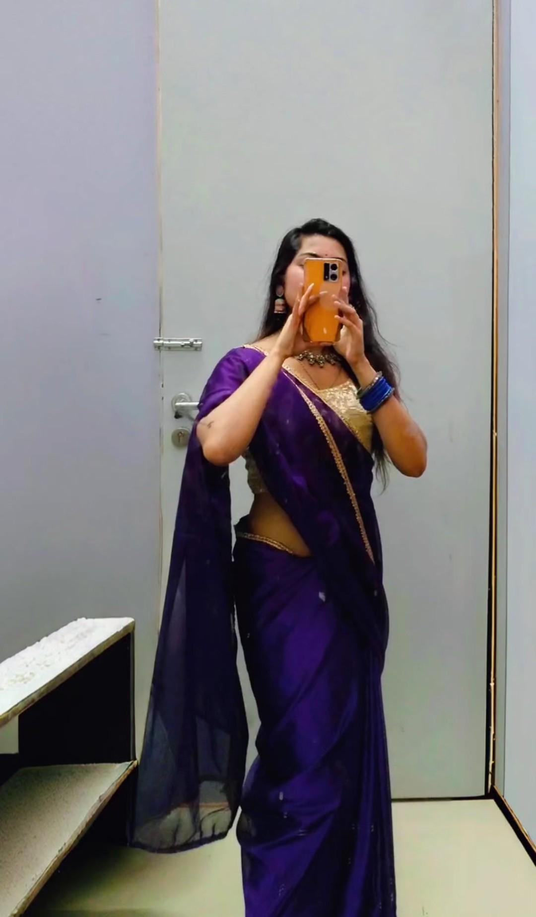 Mature in Patterned Silks — Elegant MILF Gallery with Refined Style