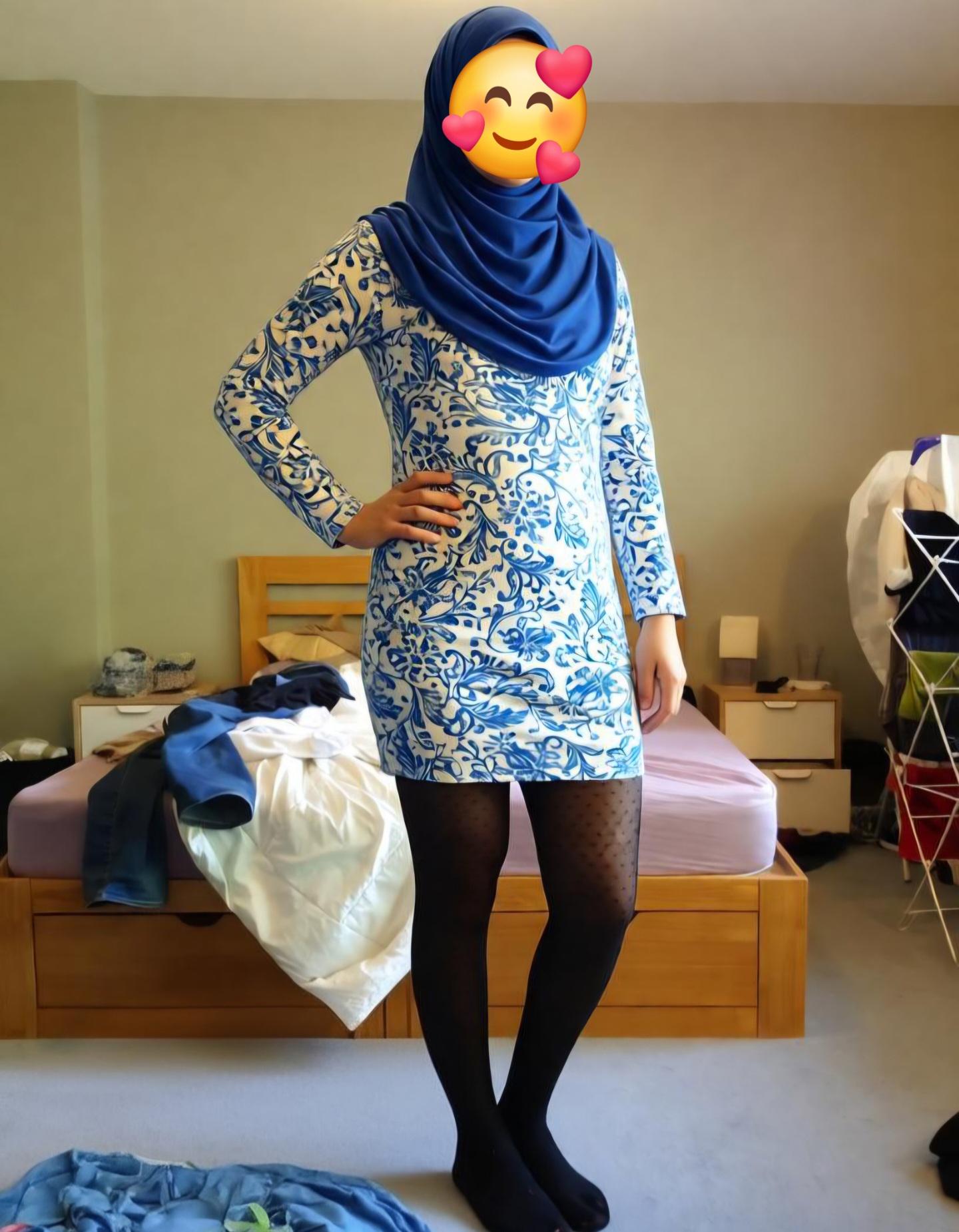 Hoejabi MILF in Soft Blue Dress — MuslimILF Gallery