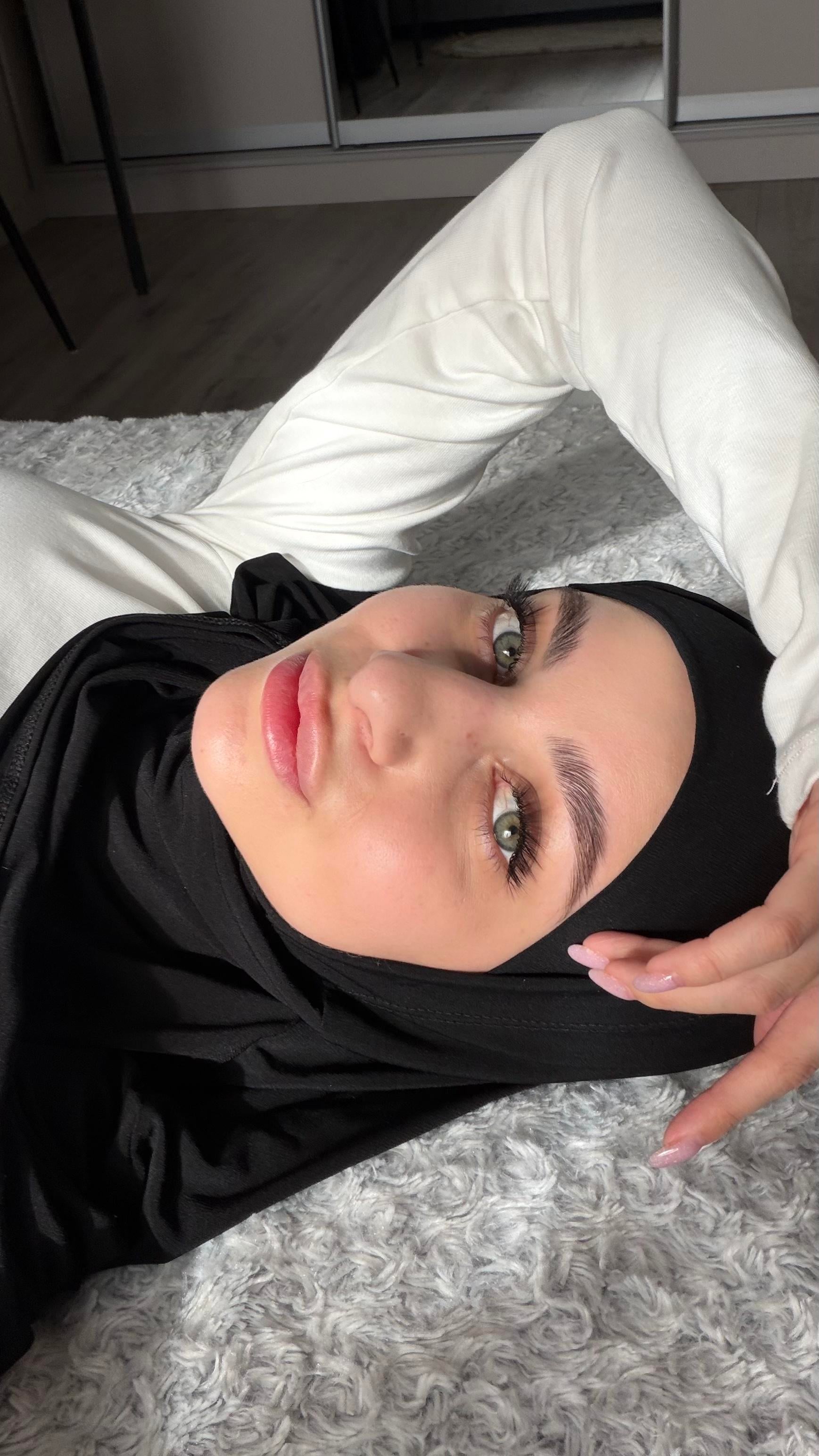 Hoejabi MILF Close-Up Allure — MuslimILF Gallery