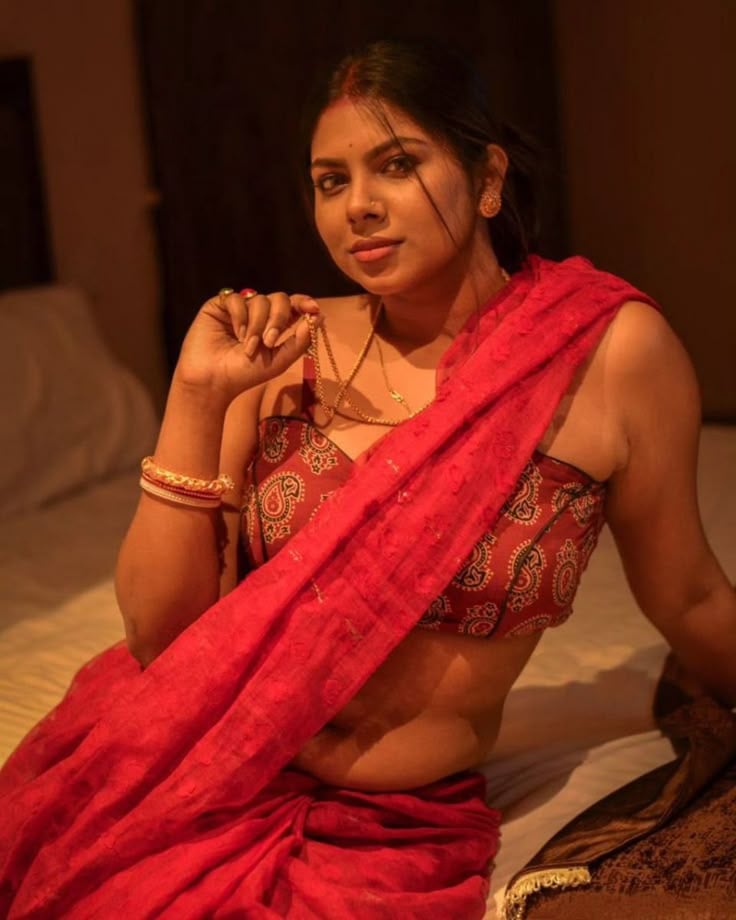 HijabiXXX Sultry Bedroom Poses — hijab mature women xxx — MuslimILF