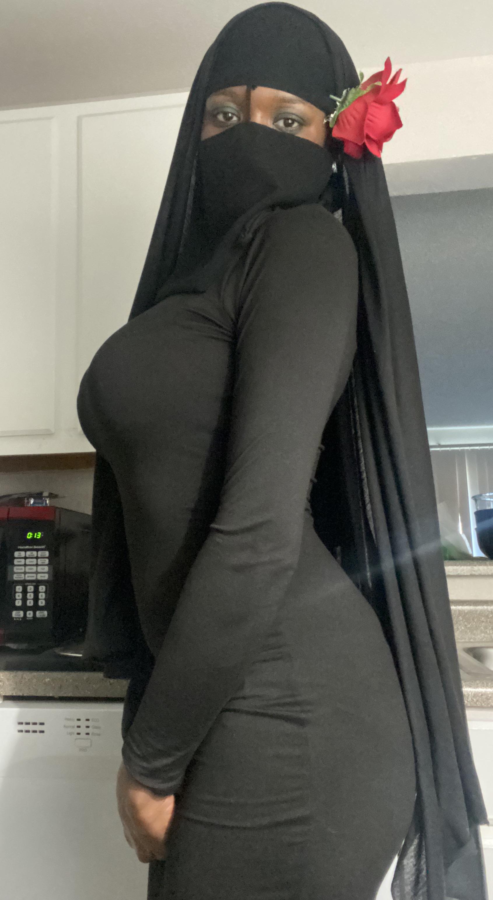 Hoejabi MILF in Chic Dress — hijab mature women xxx — MuslimILF