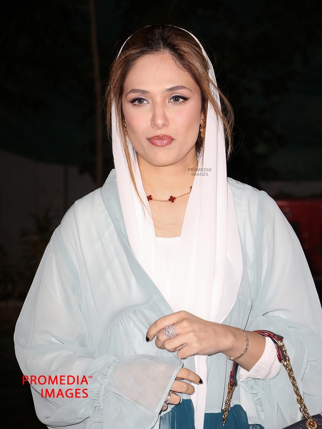HijabiXXX Lace Tease in Soft Bedroom Light — MuslimILF