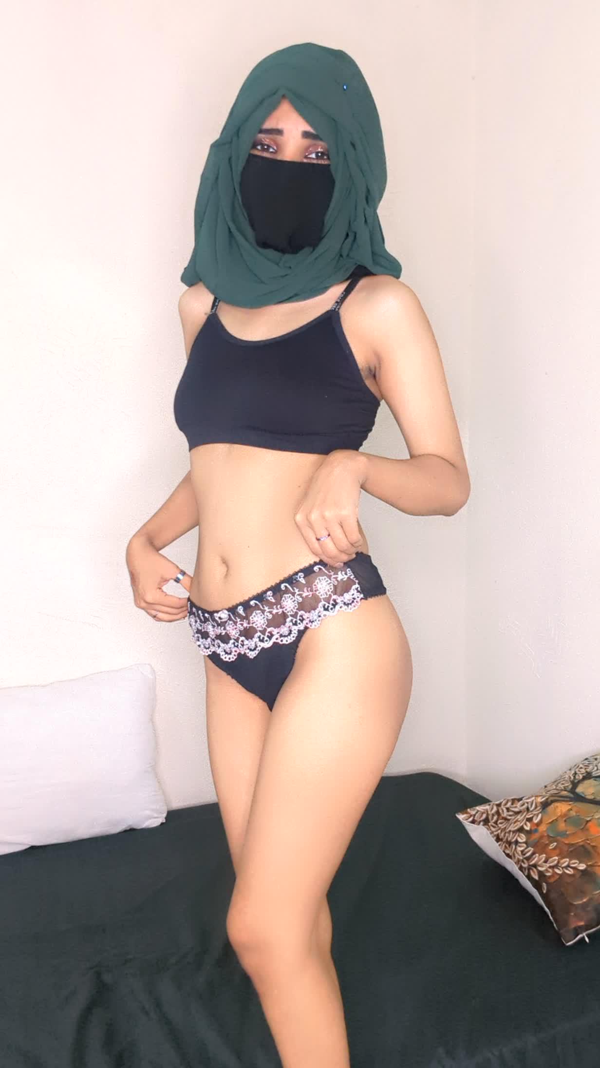 Arab Housewife Demands Hard Fuck Before Pulling Up Her Panties