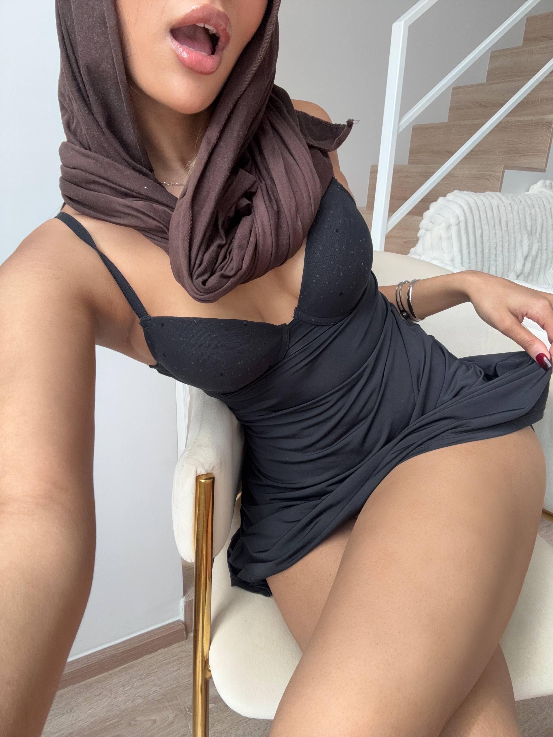 Hijabi MILF eager to drain your cock in raw amateur clip