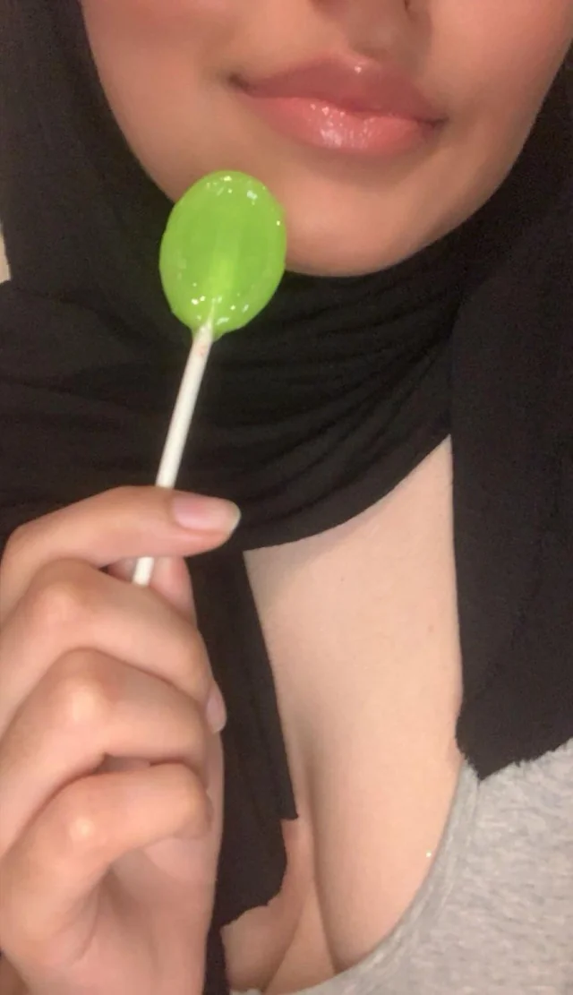 Hijabi MILF Shows Off Her Curves While Teasing What She Wants to Suck