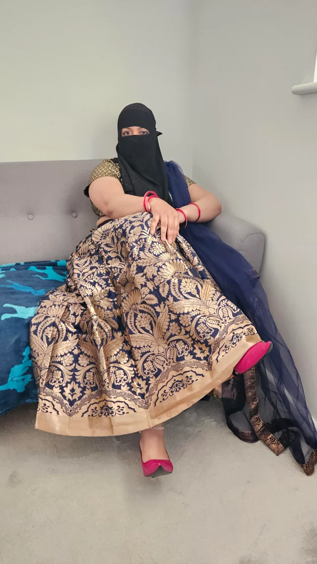 Arab Aunty Hijabi Solo Tease: Which View Gets You Hardest