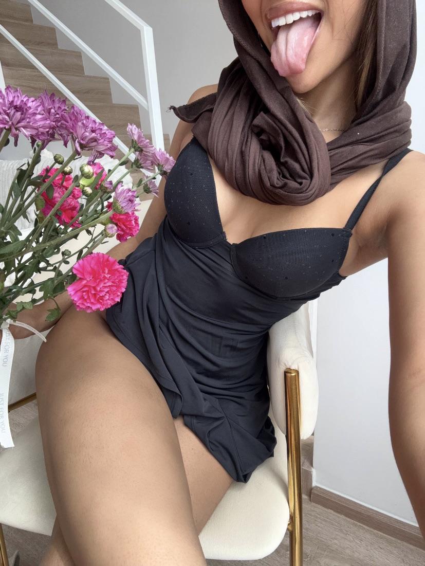 Mature Hijabi MILF Greets You With Thick Curves After Work