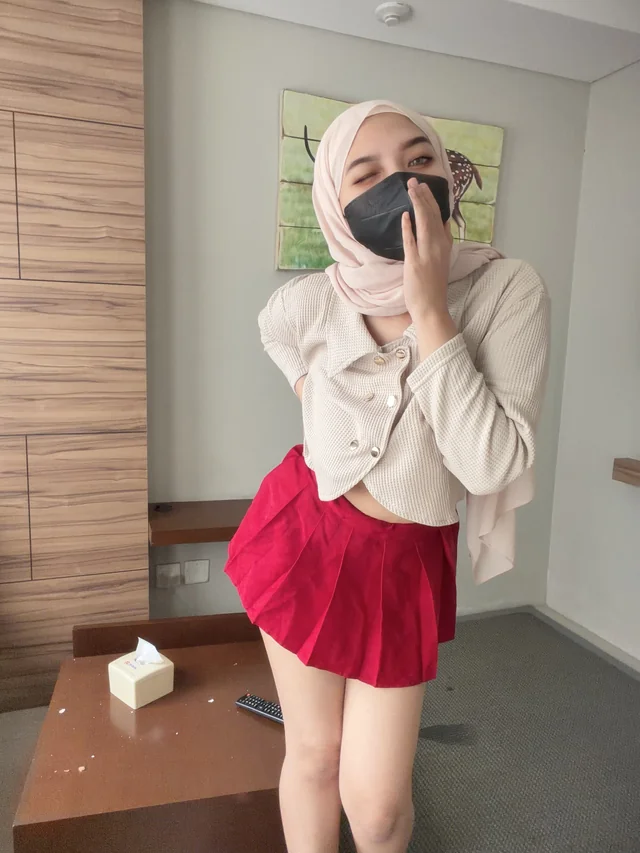 Curvy Hijabi MILF Teases in Tight Modestwear