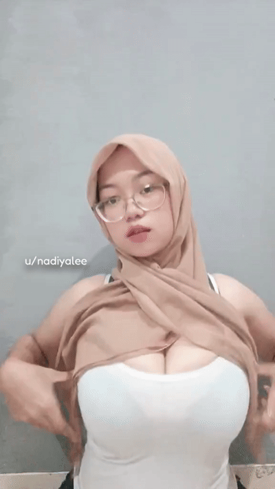 Hijabi MILF flaunts her big tits while her long hijab stays on