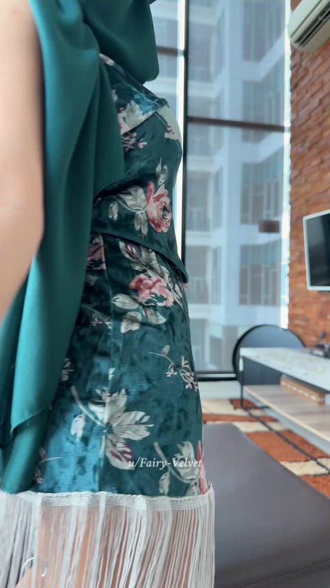 Pure Natural Arab Hijabi MILF Teasing in Homemade Clip
