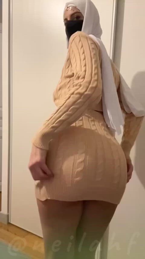 Hijabi MILF Spreads Wide Open After You Tug Her Hijab