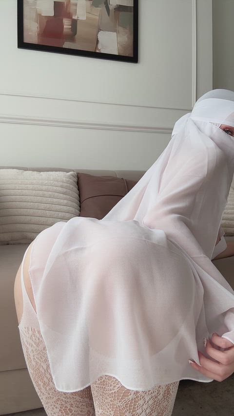 Petite Hijabi MILF Teasing in Modestwear – Muslim MILF Fantasy
