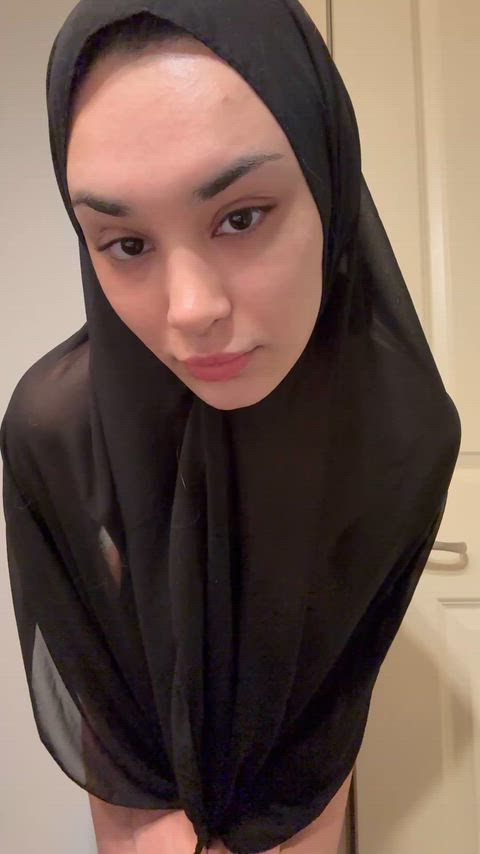 Thick Arab MILF in Hijab Spreads Hairy Pussy for Passionate Bedroom Fuck
