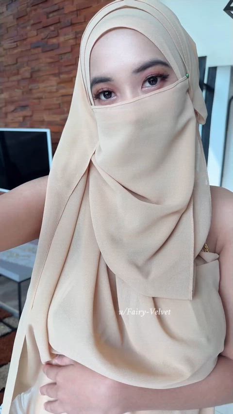 Naturally Busty Mature Hijabi Wife Teases in Homemade Clip