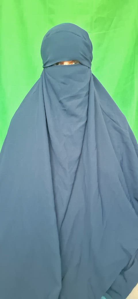 Thick Arab MILF Shows Off New Hijab in Steamy Solo Tease