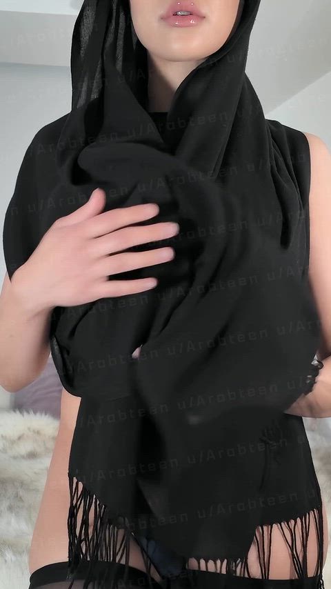 Desi MILF in hijab strips slow and shows what a good girl hides
