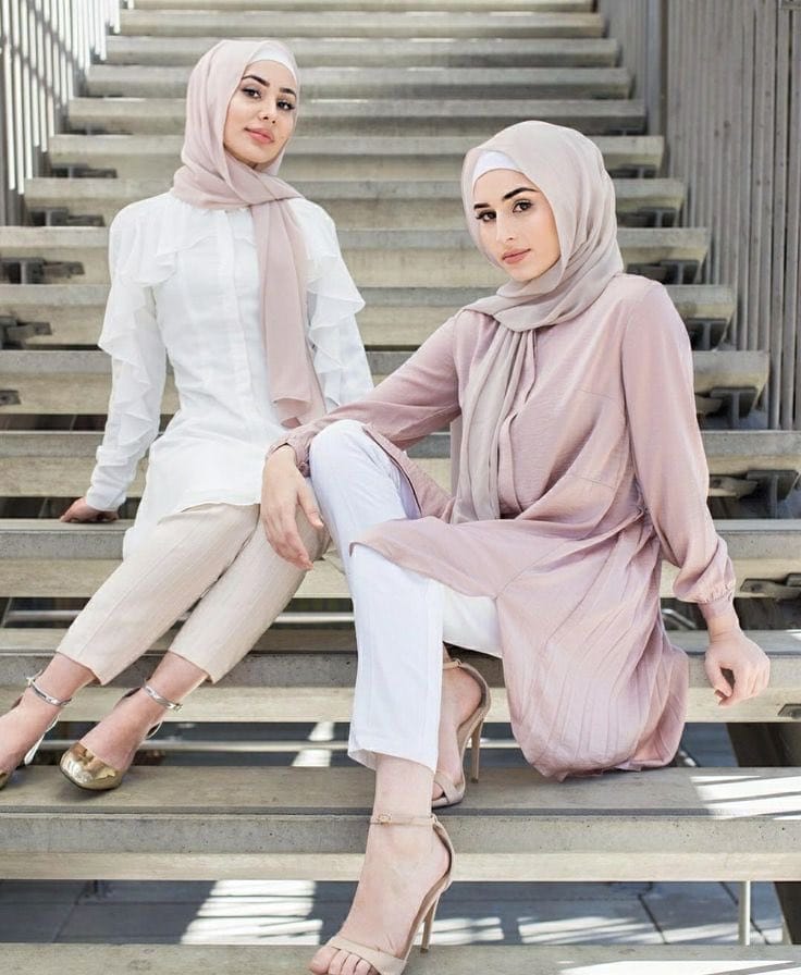 Hijabi Lovers Unleashed: Sexy Muslim MILF Tease