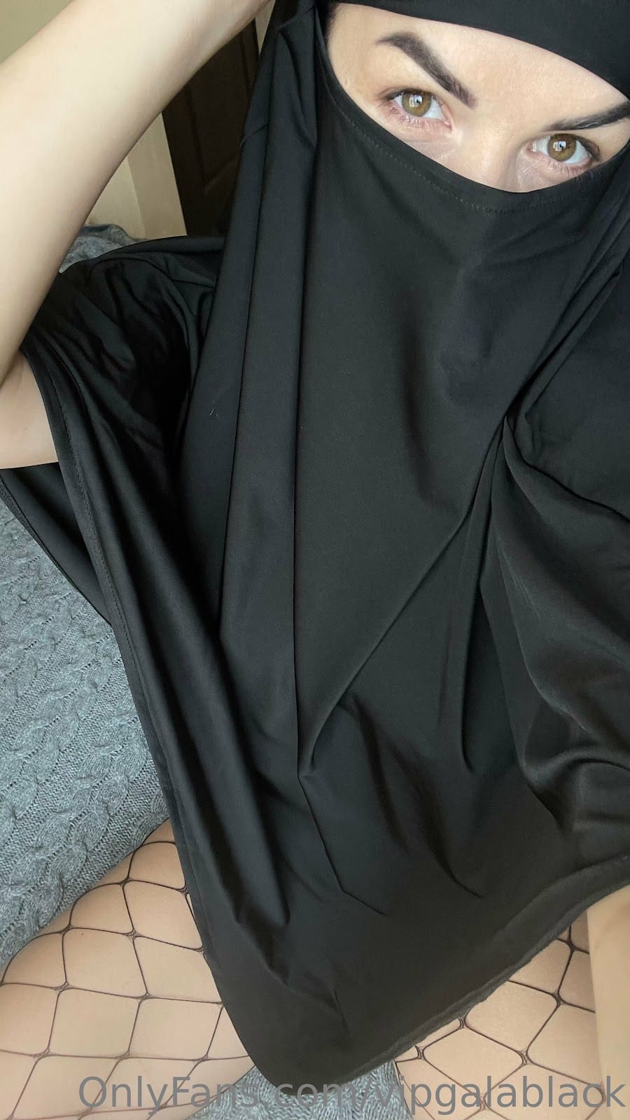 Hijabi Bella OnlyFans: Veiled Temptation & Forbidden Kisses ?