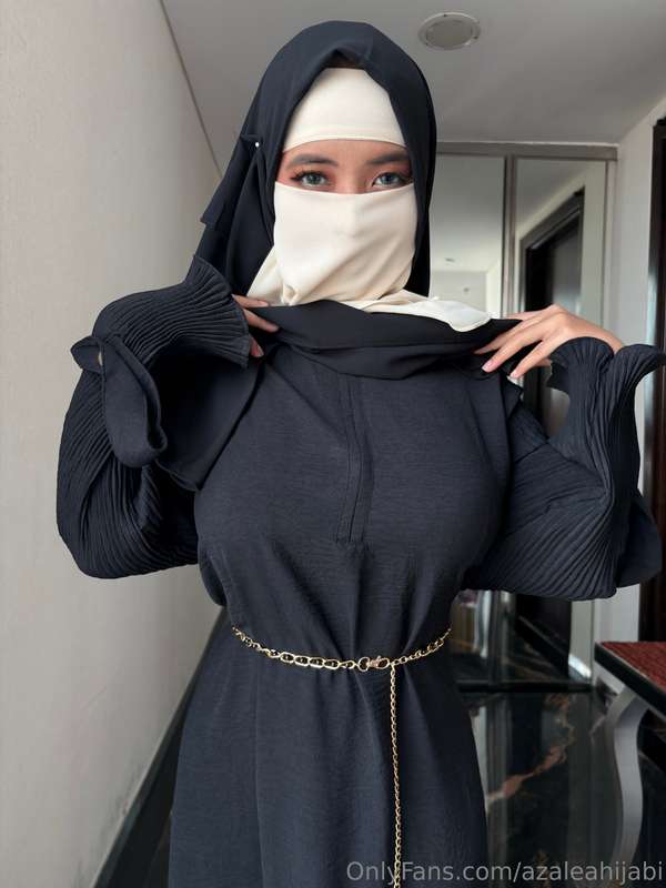 Azaleahijabi – Muslim Hijabi Domination ?