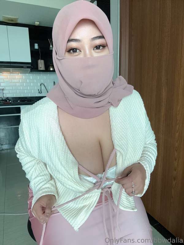 bbwdalia: Stunning Hijabi Tease – Muslim OnlyFans Leaks
