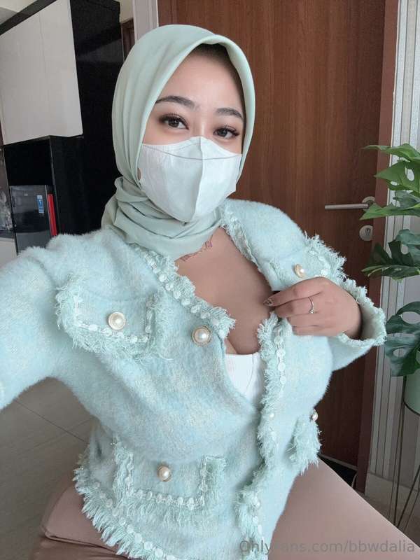 Muslim Milf Hijabi Sensual Encounter