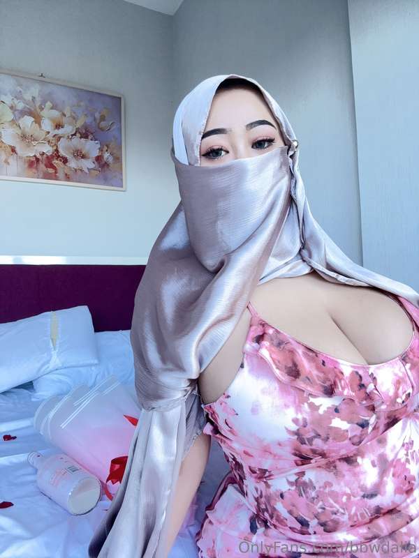 Muslim Milf Hijab Leak – bbwdalia’s Desires Revealed