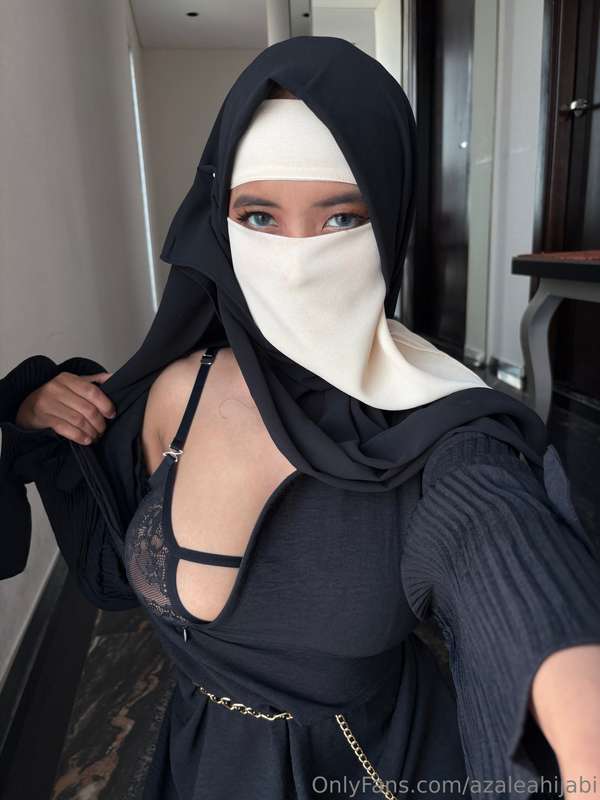Muslim Milf Hijabi’s Bedroom Secrets Exposed on OnlyFans