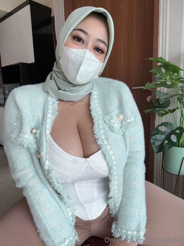 Hijabi Muslim Milf Leaks – bbwdalia Teases Forbidden Desires