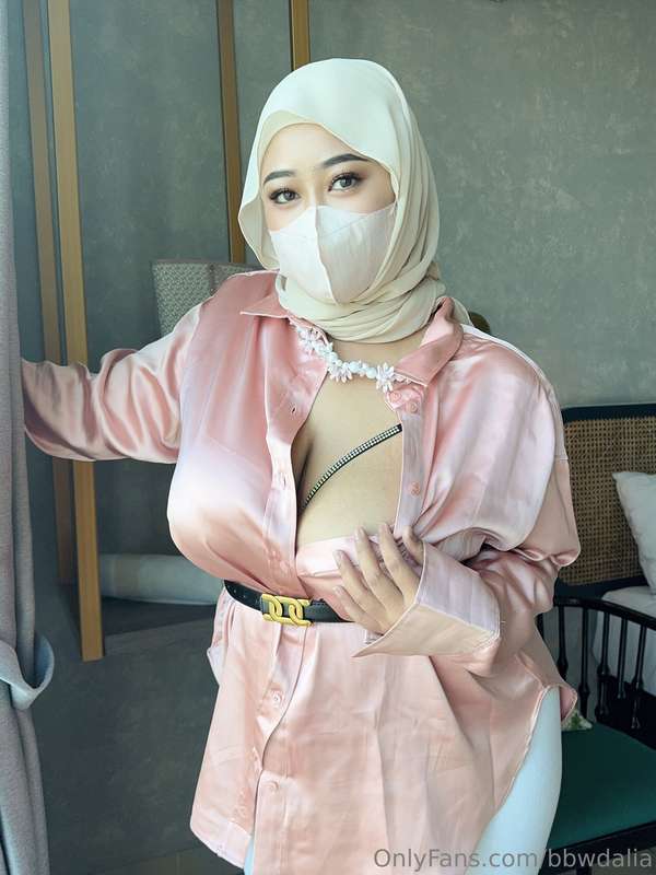 Muslim Hijabi Sensuality Unveiled – bbwdalia – Belt Play