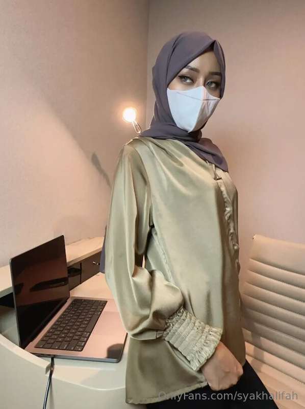 Muslim Milf Leaks: Syakhalifah – Intense Hijabi Pleasure ?