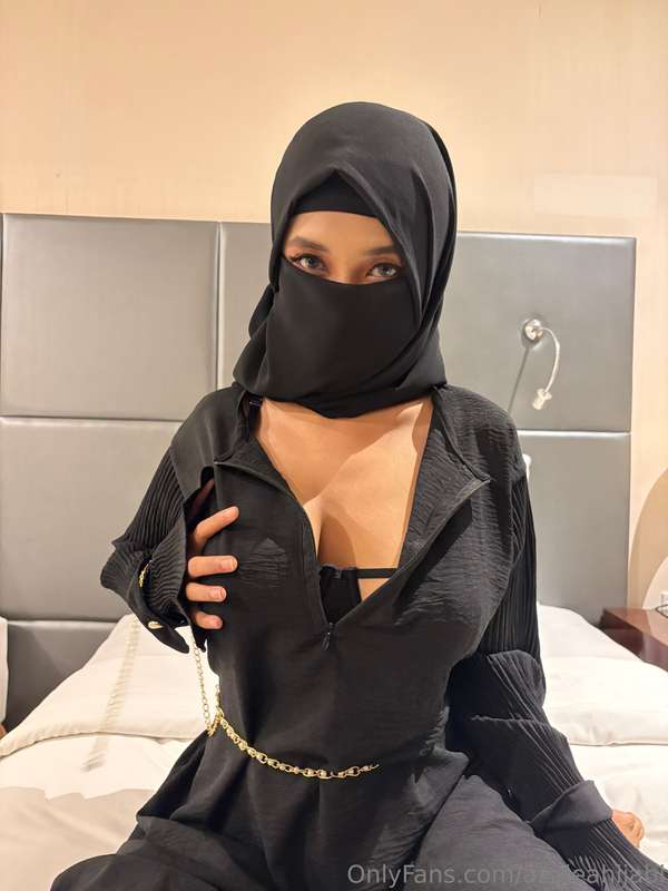 Azaleahijabi – Muslim Hijabi Leaks & Forbidden Desires ?