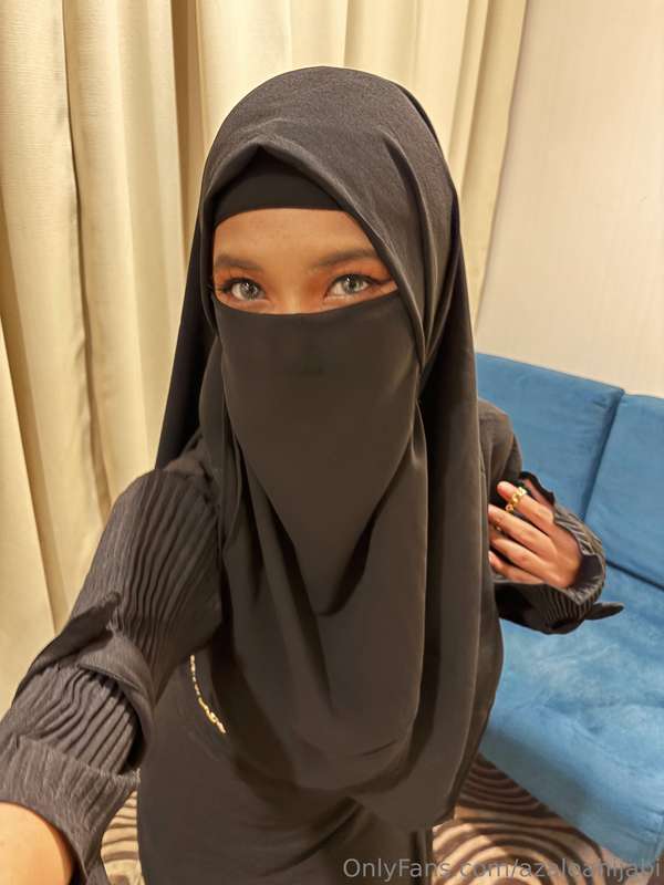 Muslim Hijabi Azalea’s Steamy Bedroom Encounter