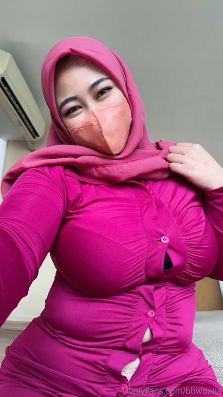 Muslim Milf Hijabi Unveiled: BBWDalia’s Exclusive OnlyFans Reveal