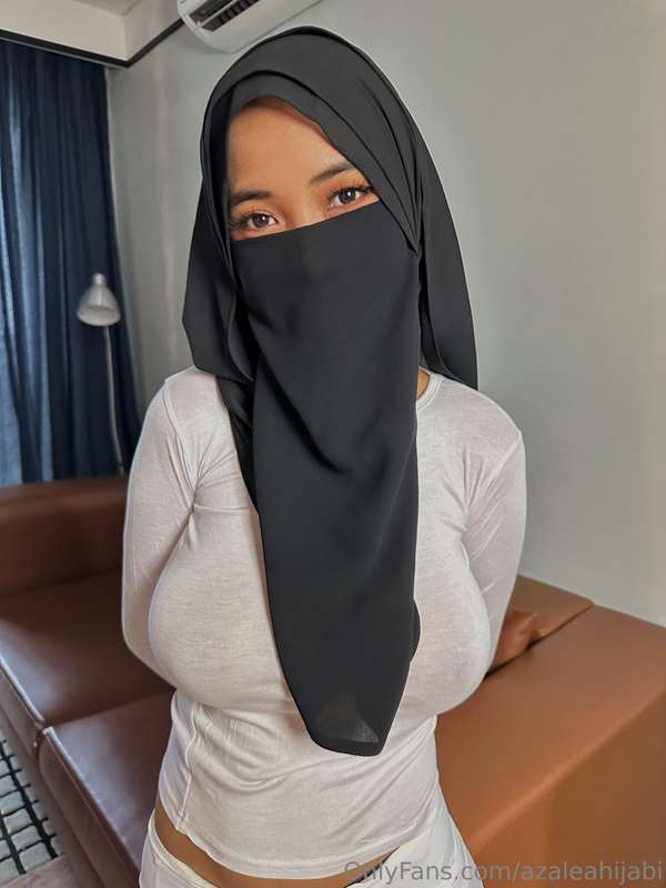 Azaleahijabi – Muslim Hijabi Leaks & OnlyFans Content ?