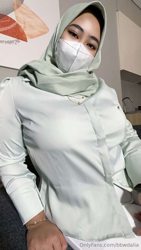 Muslim Milf Hijabi Leaks – bbwdalia’s Silk Smooth Desire ?