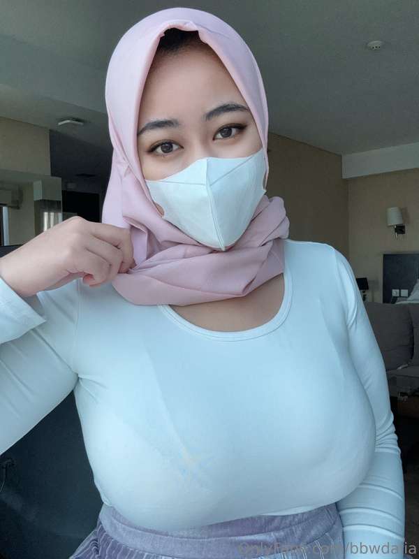 Muslim Milf Hijabi Sensuality – A Taste of Forbidden Desire