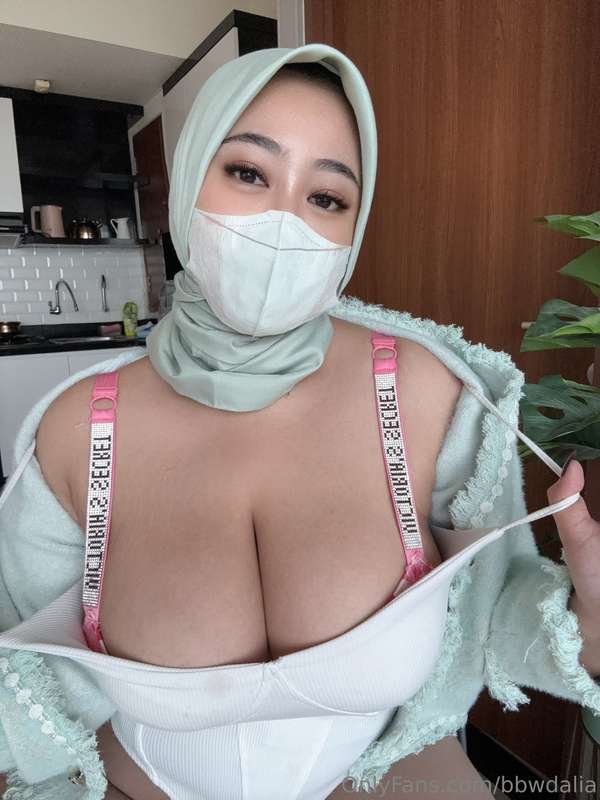 Forbidden Beauty: Muslim Milf Hijabi Sensuality