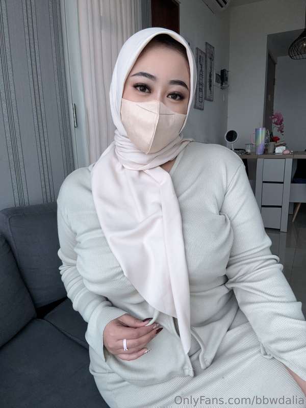 Muslim Milf Hijabi Reveals – Arabic Bedroom Leaks ?