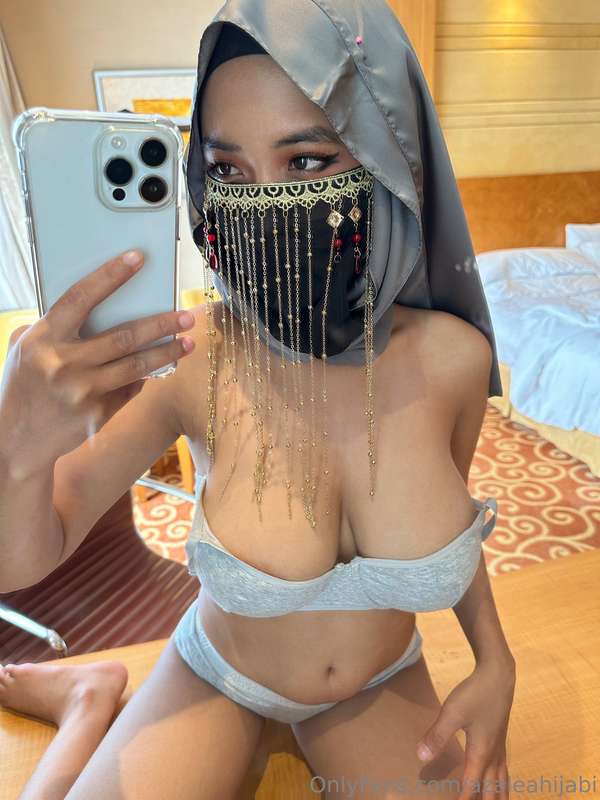 Azaleahijabi – Muslim Hijabi Temptation ?