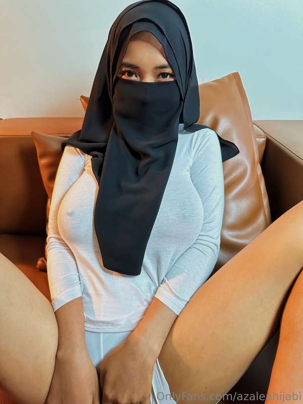 Azaleahijabi’s Steamy Muslim Hijabi Encounter