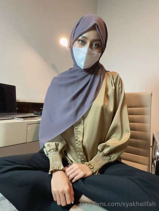 Muslim Milf Hijabi Leaks – Syakhalifah Wants to Lock the Office ?