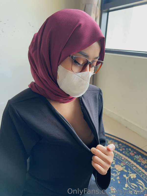 Muslim Milf Moans & Whispers: Hijabi Pleasure ?