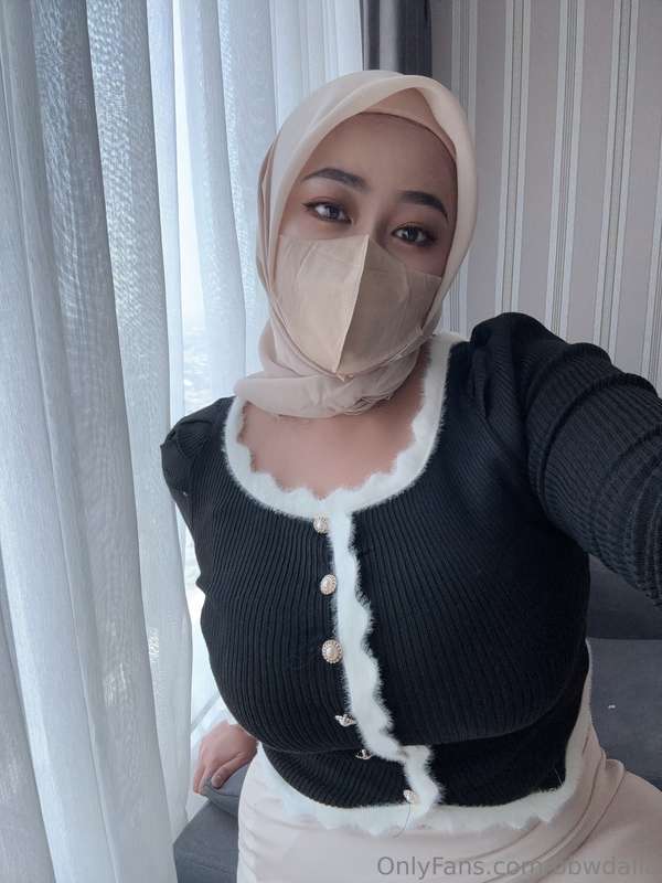 Muslim Hijabi Amateur Leaks – Exclusive OnlyFans Content