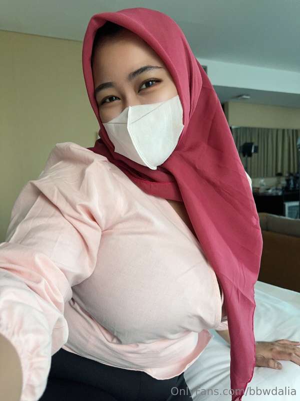 bbwdalia – Muslim Hijabi Leaks & Bedroom Fun ?
