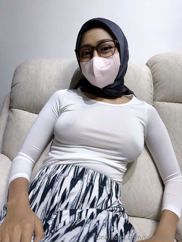 Muslim Milf Hijabi Stretch – OnlyFans Leaks