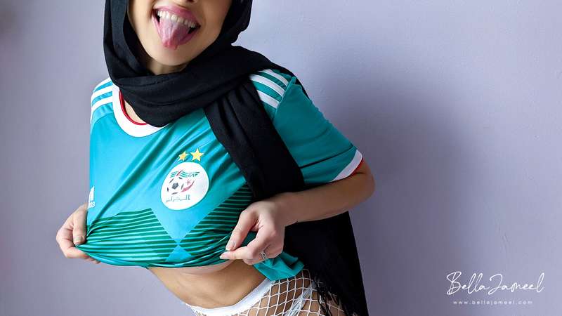 Hijabibella’s Exclusive Hijabi Muslim Milf Calendar